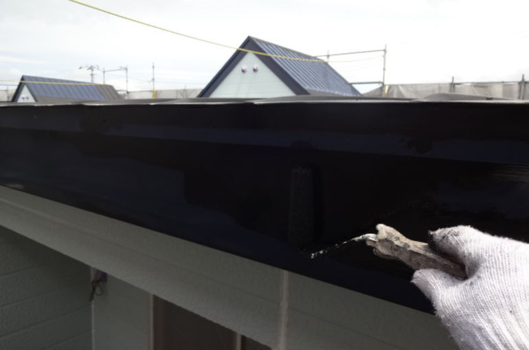 いちいハイムⅢさま外壁・屋根塗装工事（軒天張替え、破風錆止め、養生）